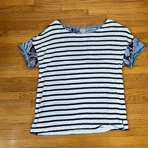 Chicos Short Sleeve Designed Shirt